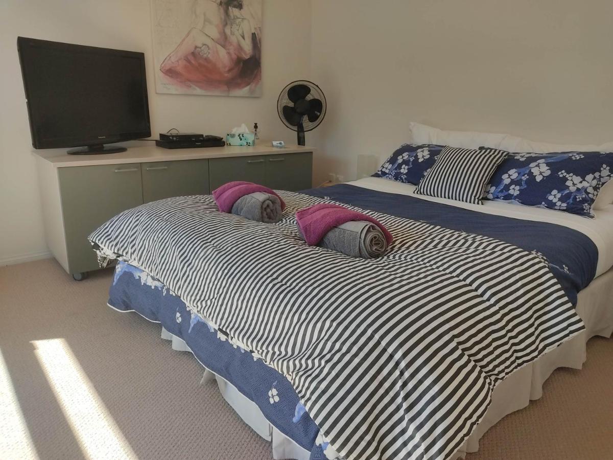 טקאקה Golden Caves - Bed & Breakfast מראה חיצוני תמונה